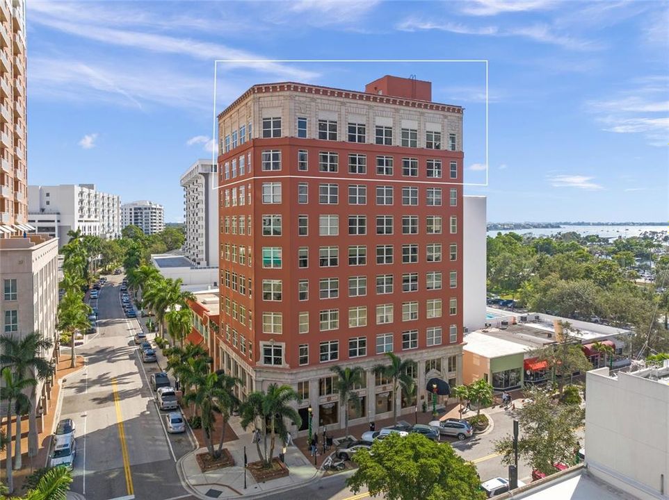 For Sale: $6,995,000 (4 beds, 3 baths, 7188 Square Feet)