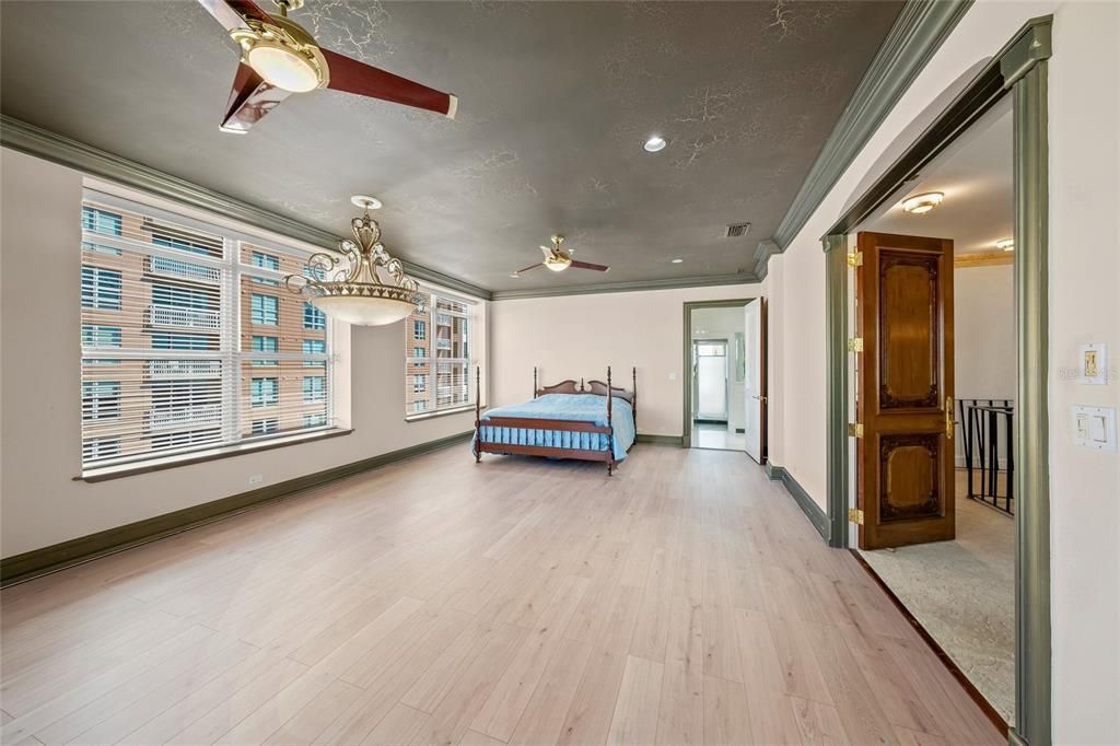 For Sale: $6,995,000 (4 beds, 3 baths, 7188 Square Feet)