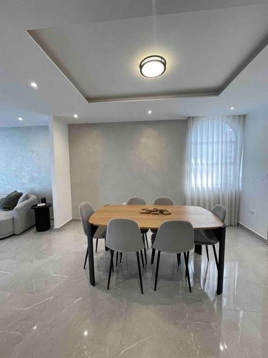 En Venta: $1,300,000 (3 camas, 2 baños, 1750 Pies cuadrados)