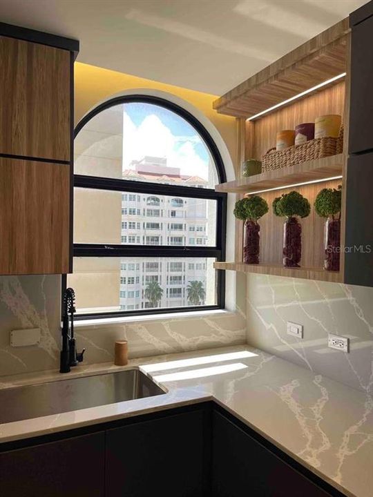 En Venta: $1,300,000 (3 camas, 2 baños, 1750 Pies cuadrados)