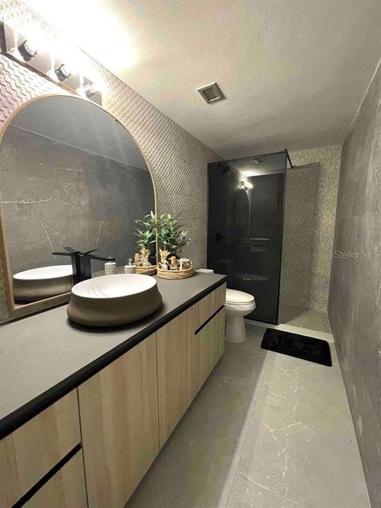 En Venta: $1,300,000 (3 camas, 2 baños, 1750 Pies cuadrados)