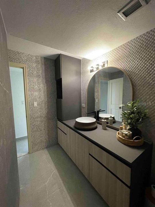 En Venta: $1,300,000 (3 camas, 2 baños, 1750 Pies cuadrados)