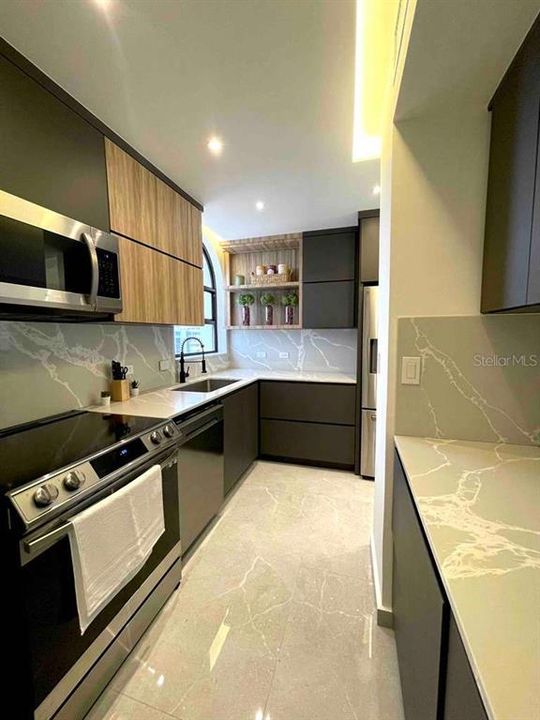 En Venta: $1,300,000 (3 camas, 2 baños, 1750 Pies cuadrados)