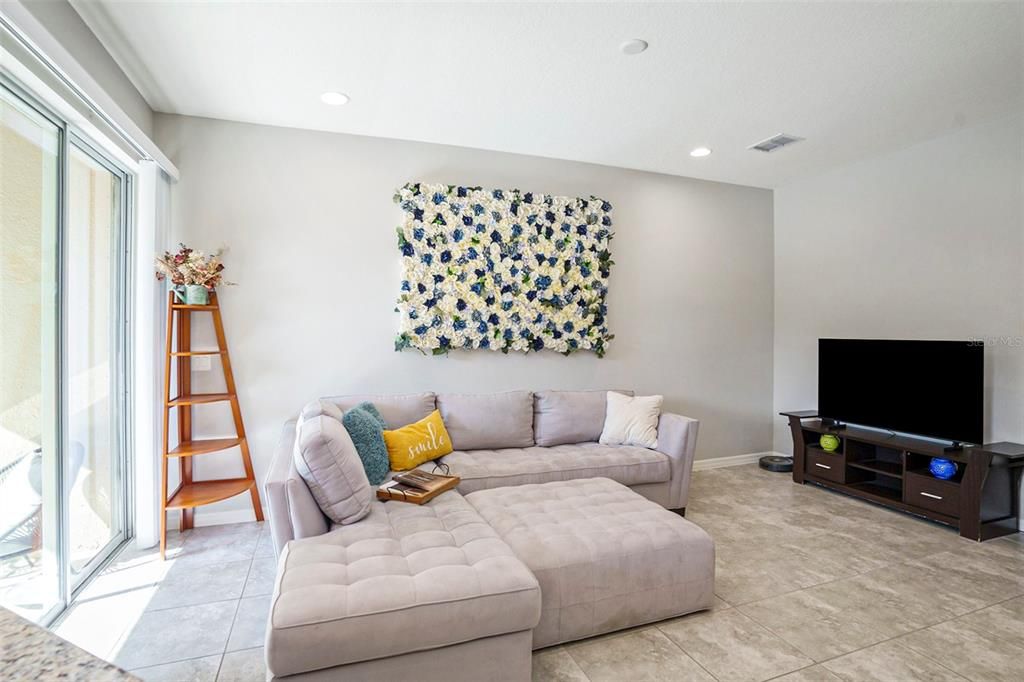 For Sale: $335,000 (3 beds, 2 baths, 1525 Square Feet)