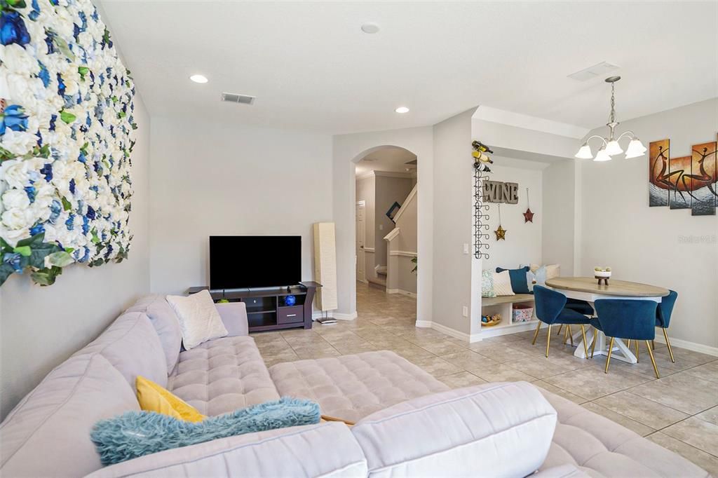 For Sale: $335,000 (3 beds, 2 baths, 1525 Square Feet)