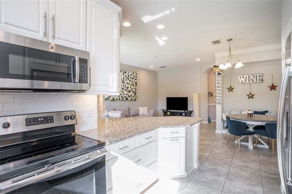 For Sale: $335,000 (3 beds, 2 baths, 1525 Square Feet)