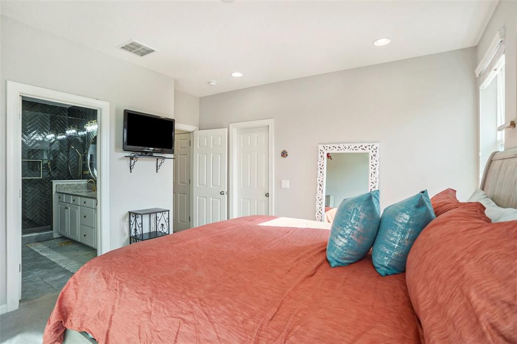 For Sale: $335,000 (3 beds, 2 baths, 1525 Square Feet)