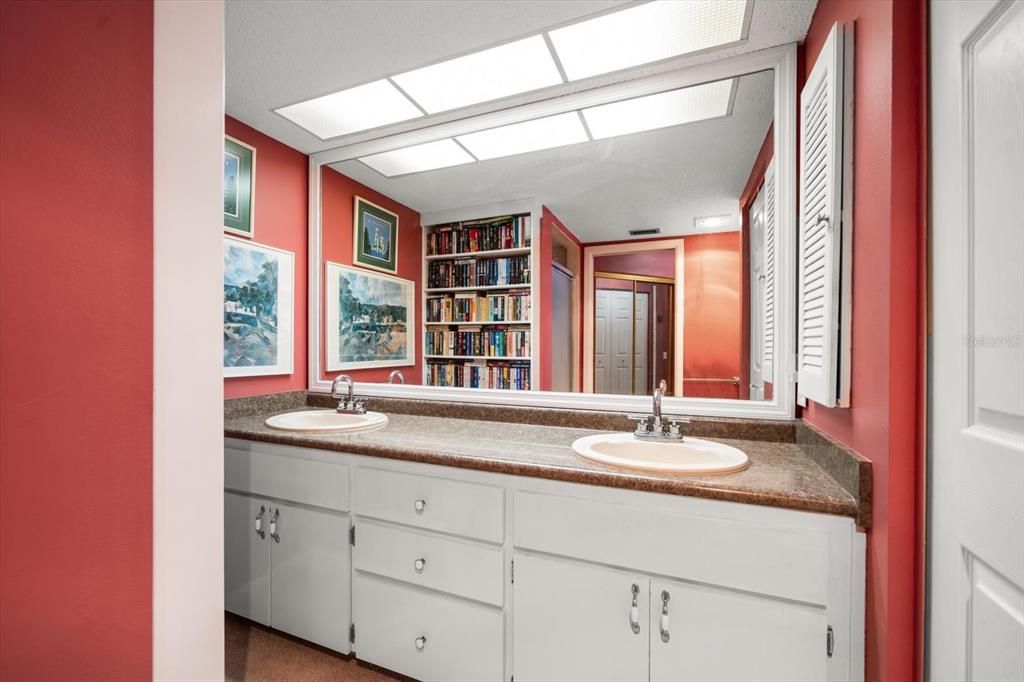 出租: $1,995 (2 贝兹, 2 浴室, 1318 平方英尺)