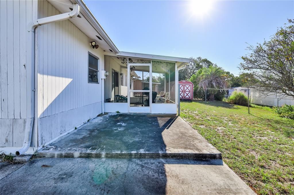 For Sale: $199,000 (2 beds, 1 baths, 884 Square Feet)