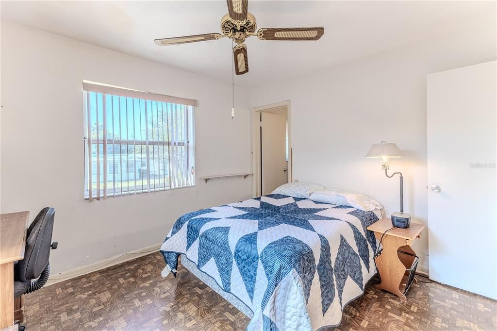 For Sale: $199,000 (2 beds, 1 baths, 884 Square Feet)