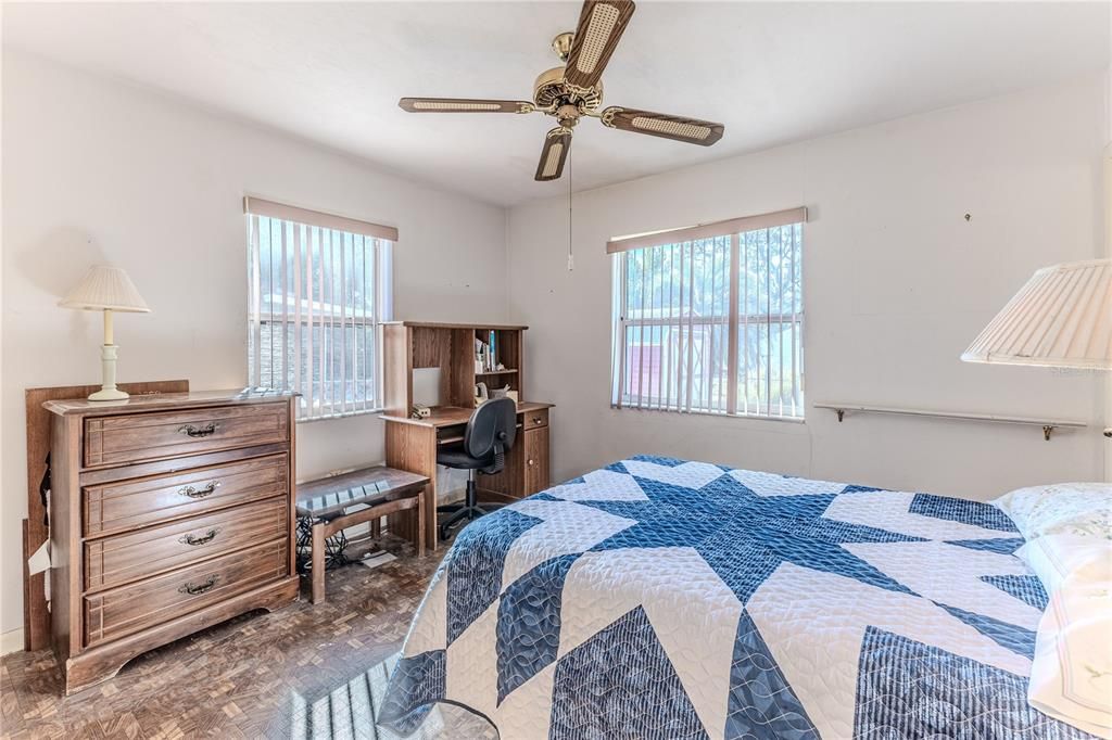 For Sale: $199,000 (2 beds, 1 baths, 884 Square Feet)