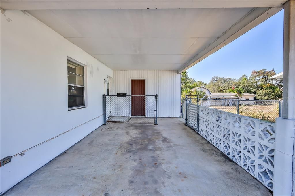 For Sale: $199,000 (2 beds, 1 baths, 884 Square Feet)