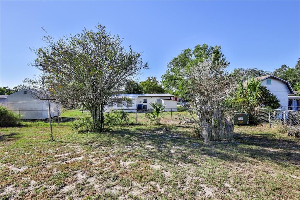 For Sale: $199,000 (2 beds, 1 baths, 884 Square Feet)