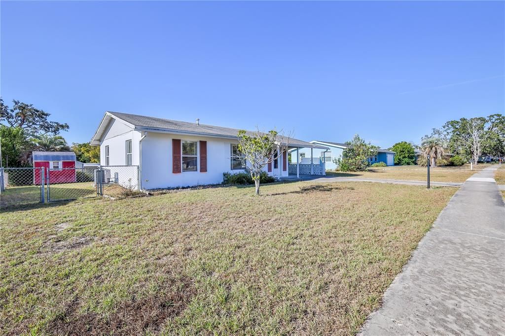 For Sale: $199,000 (2 beds, 1 baths, 884 Square Feet)