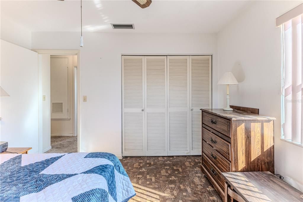 For Sale: $199,000 (2 beds, 1 baths, 884 Square Feet)