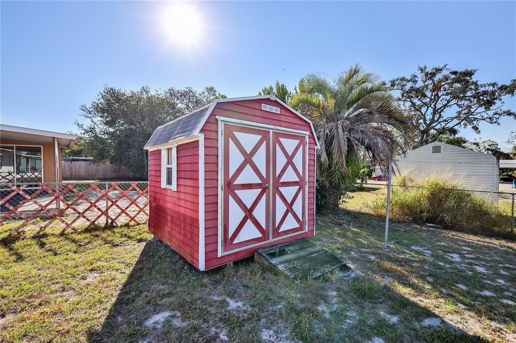 For Sale: $199,000 (2 beds, 1 baths, 884 Square Feet)