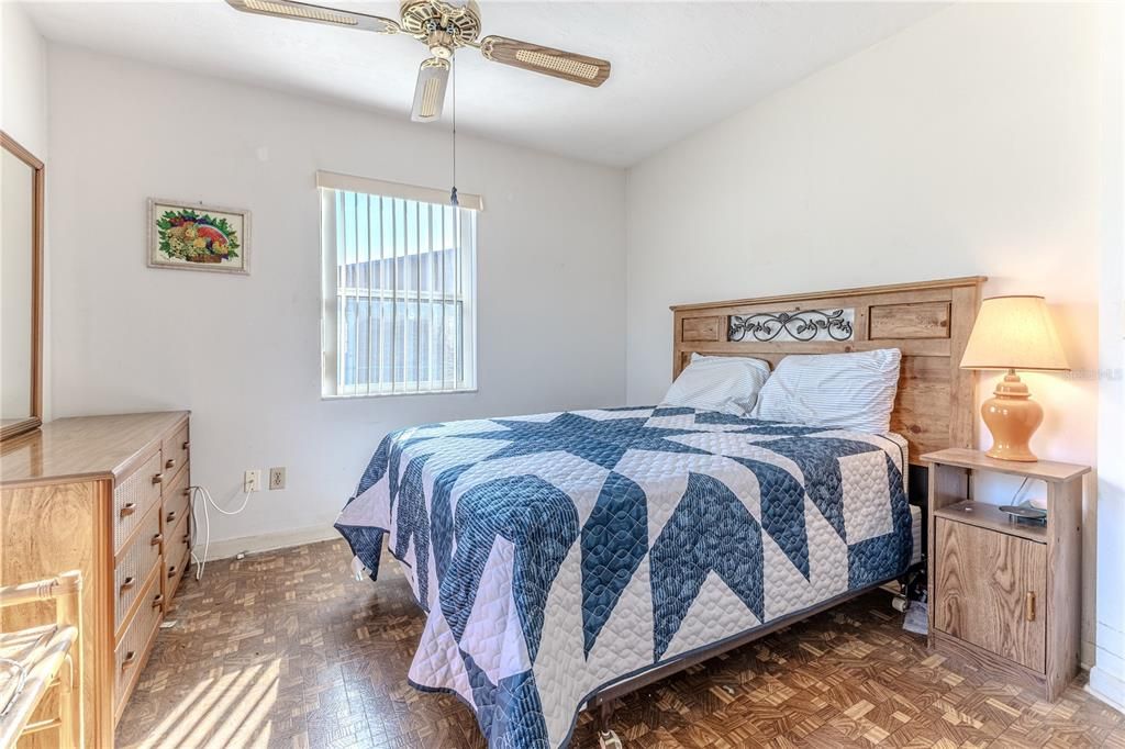 For Sale: $199,000 (2 beds, 1 baths, 884 Square Feet)