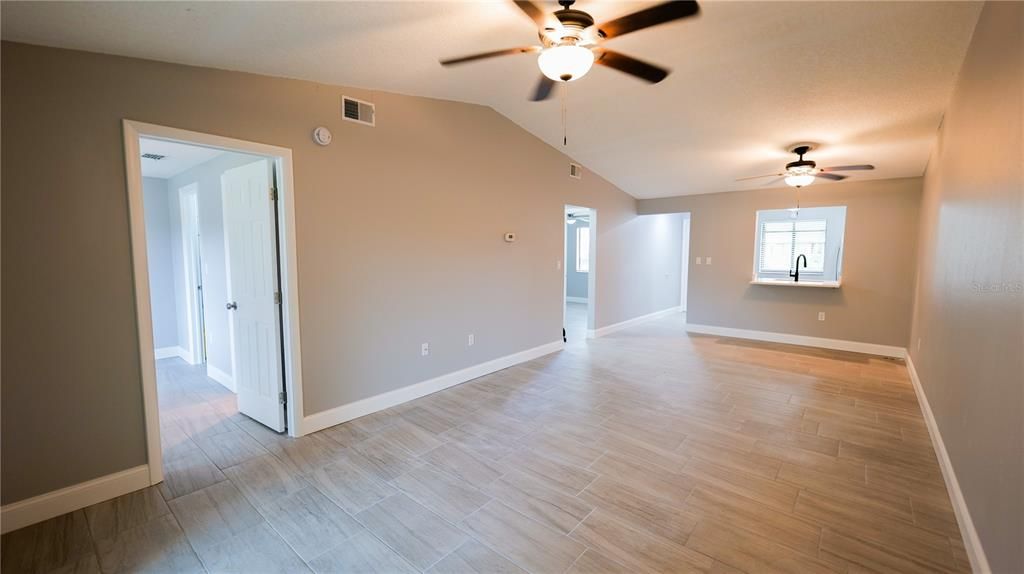 出租: $1,650 (2 贝兹, 2 浴室, 950 平方英尺)