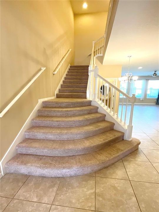 合同活跃: $369,900 (3 贝兹, 2 浴室, 2016 平方英尺)