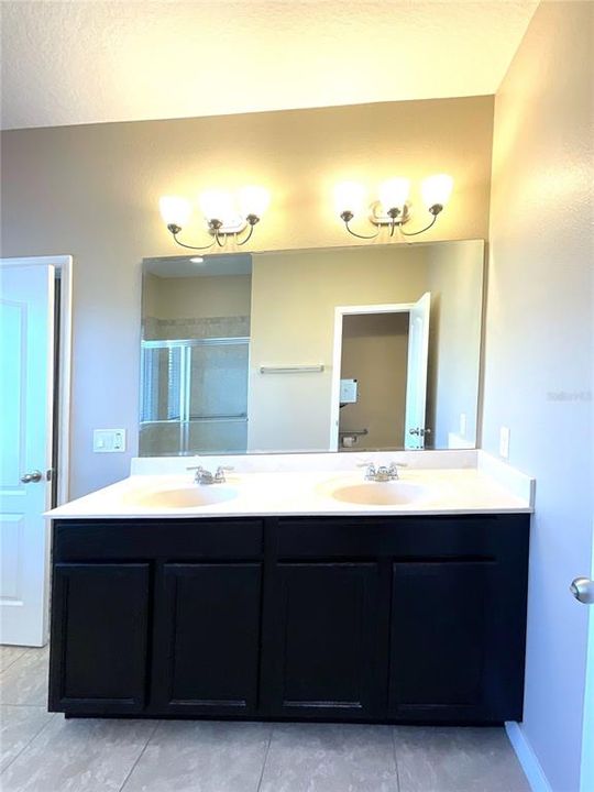 合同活跃: $369,900 (3 贝兹, 2 浴室, 2016 平方英尺)