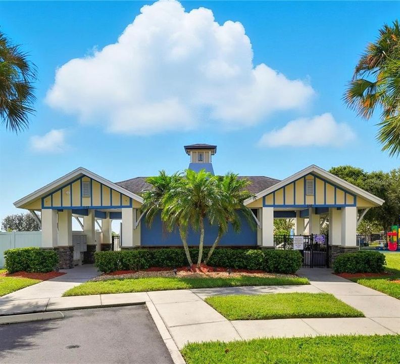 合同活跃: $369,900 (3 贝兹, 2 浴室, 2016 平方英尺)