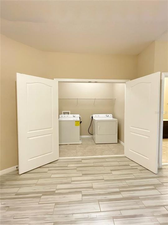 合同活跃: $369,900 (3 贝兹, 2 浴室, 2016 平方英尺)