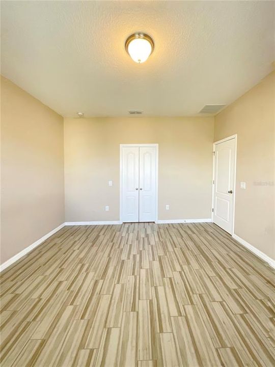 合同活跃: $369,900 (3 贝兹, 2 浴室, 2016 平方英尺)