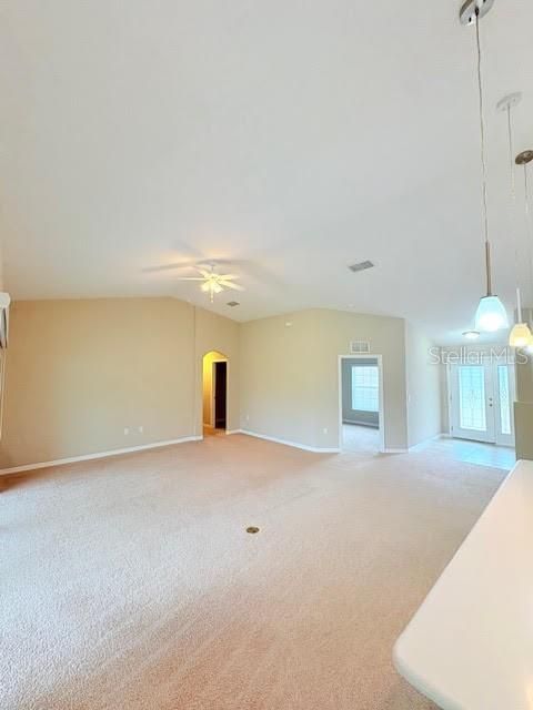 En Renta: $2,200 (4 camas, 2 baños, 2120 Pies cuadrados)