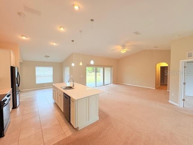 En Renta: $2,200 (4 camas, 2 baños, 2120 Pies cuadrados)