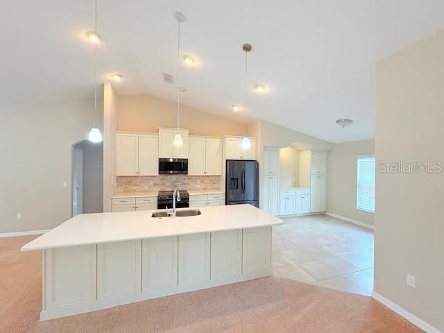 En Renta: $2,200 (4 camas, 2 baños, 2120 Pies cuadrados)