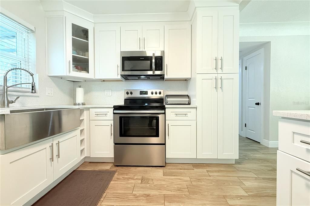 Под контрактом: $629,000 (4 спален, 2 ванн, 1666 Квадратных фут)