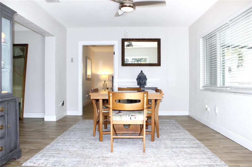 Под контрактом: $629,000 (4 спален, 2 ванн, 1666 Квадратных фут)