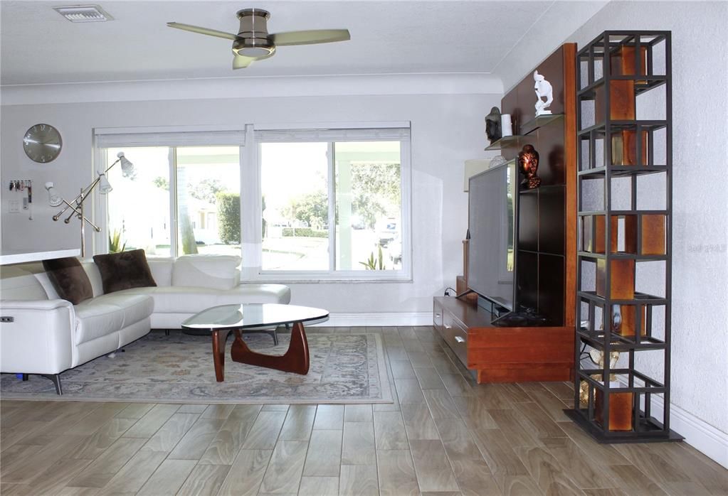 Под контрактом: $629,000 (4 спален, 2 ванн, 1666 Квадратных фут)