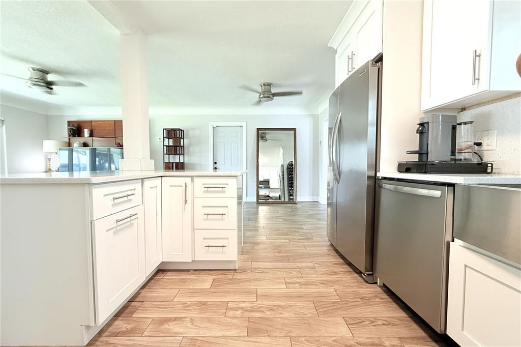 Под контрактом: $629,000 (4 спален, 2 ванн, 1666 Квадратных фут)