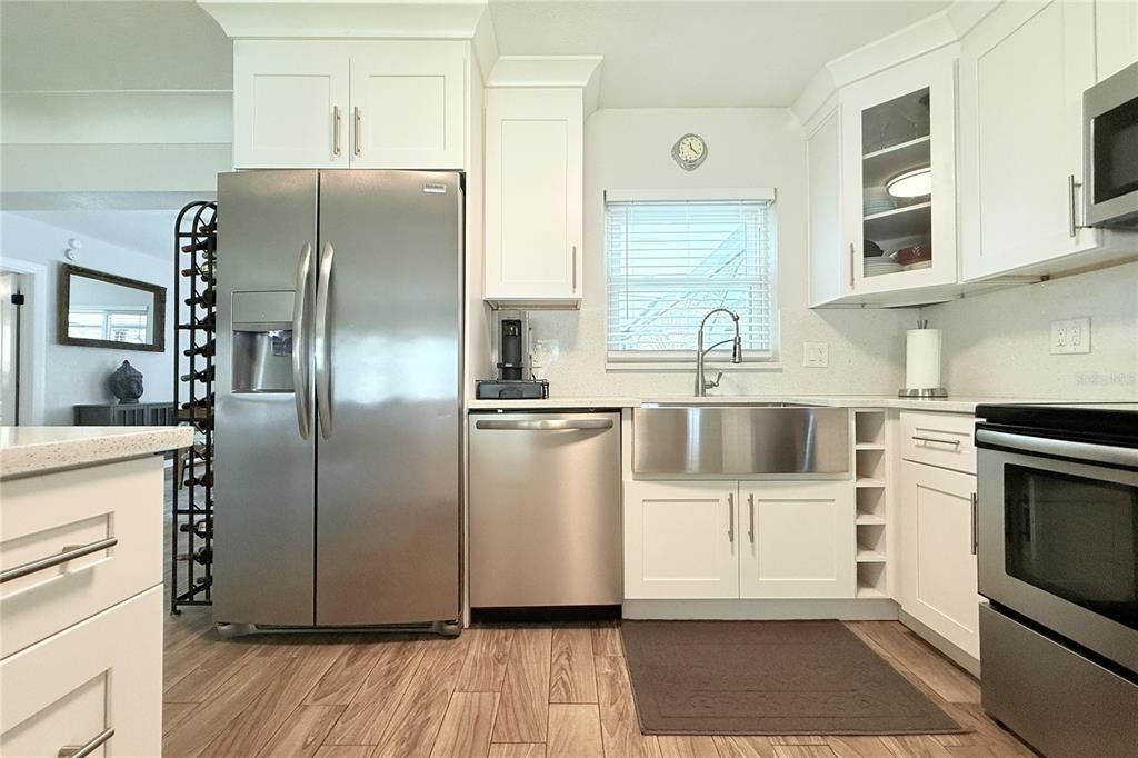 Под контрактом: $629,000 (4 спален, 2 ванн, 1666 Квадратных фут)