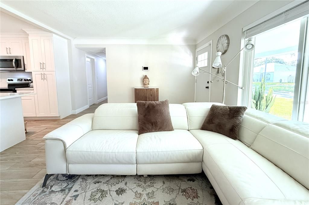 Под контрактом: $629,000 (4 спален, 2 ванн, 1666 Квадратных фут)