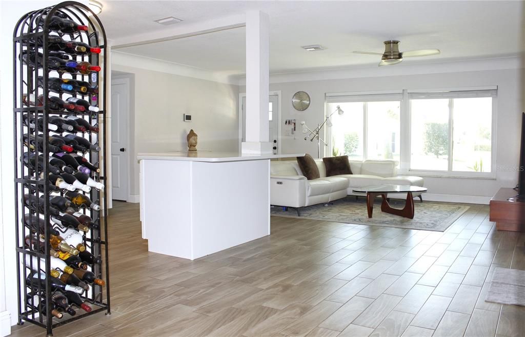 Под контрактом: $629,000 (4 спален, 2 ванн, 1666 Квадратных фут)