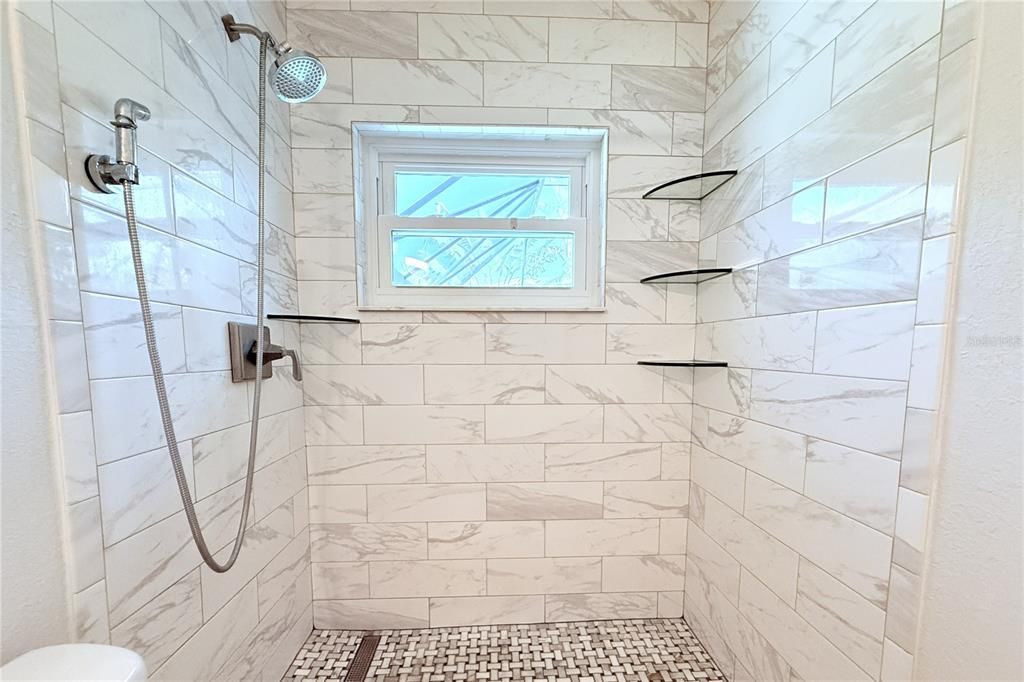 Под контрактом: $629,000 (4 спален, 2 ванн, 1666 Квадратных фут)