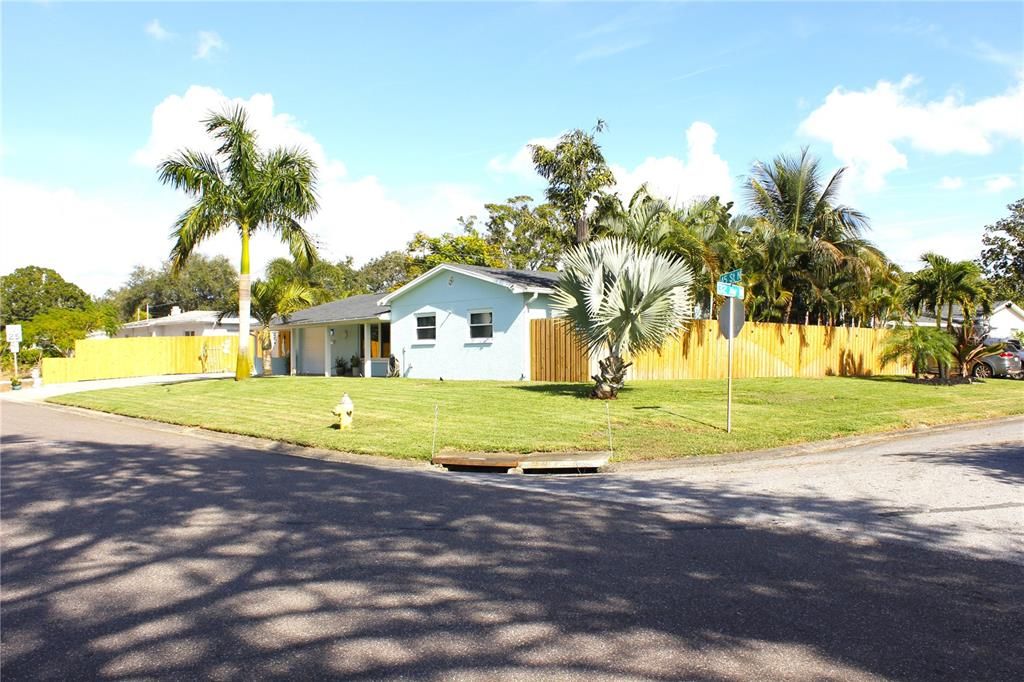 Под контрактом: $629,000 (4 спален, 2 ванн, 1666 Квадратных фут)