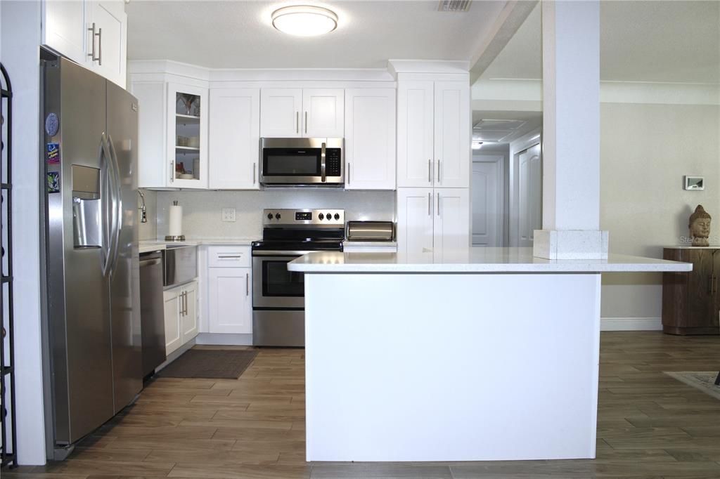 Под контрактом: $629,000 (4 спален, 2 ванн, 1666 Квадратных фут)