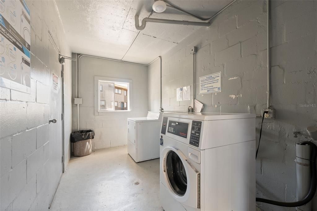 待售: $170,000 (2 贝兹, 2 浴室, 1068 平方英尺)