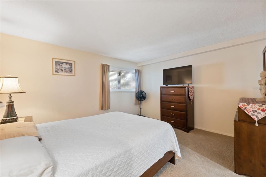 待售: $170,000 (2 贝兹, 2 浴室, 1068 平方英尺)