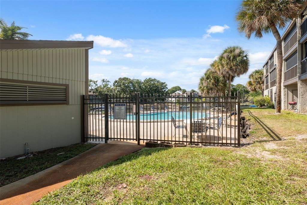 待售: $170,000 (2 贝兹, 2 浴室, 1068 平方英尺)