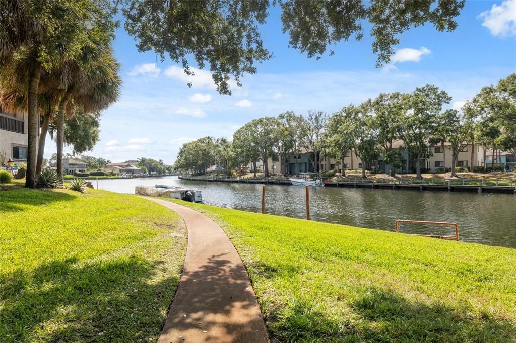 待售: $170,000 (2 贝兹, 2 浴室, 1068 平方英尺)