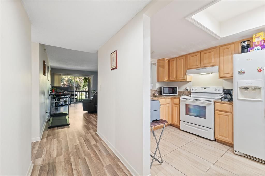 待售: $170,000 (2 贝兹, 2 浴室, 1068 平方英尺)