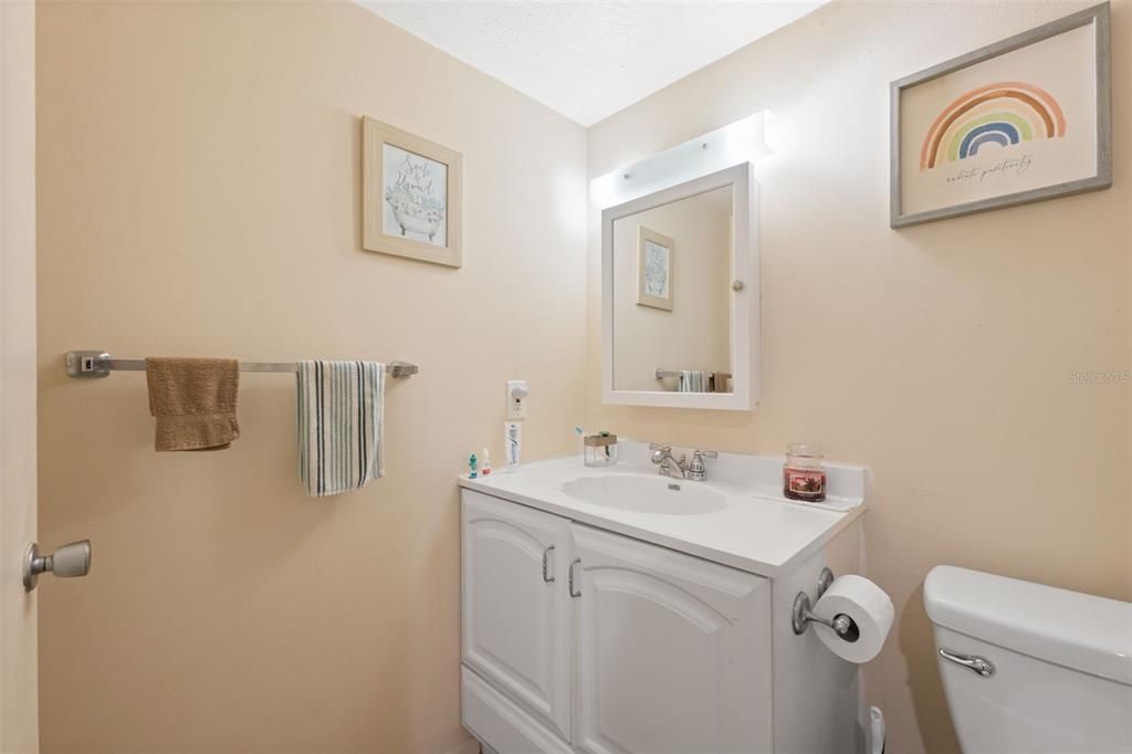 待售: $170,000 (2 贝兹, 2 浴室, 1068 平方英尺)