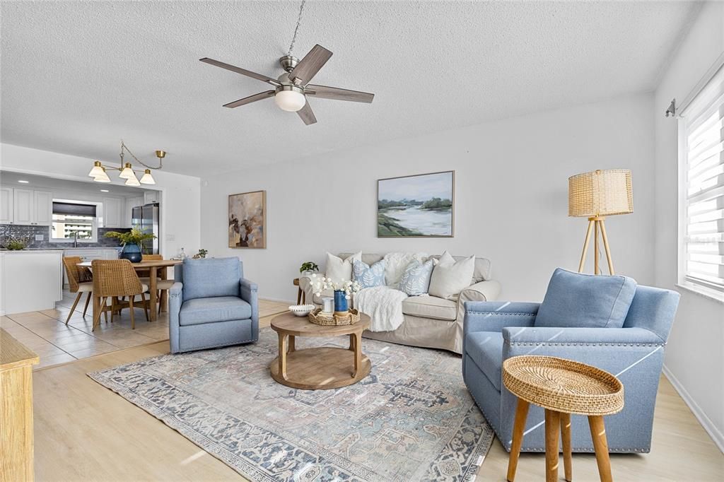 待售: $325,000 (2 贝兹, 2 浴室, 1050 平方英尺)