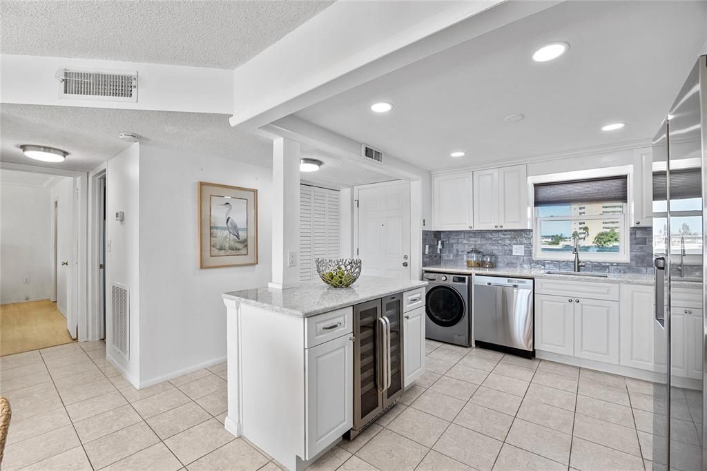 待售: $325,000 (2 贝兹, 2 浴室, 1050 平方英尺)