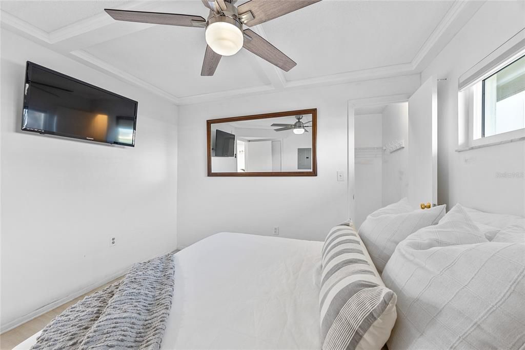 待售: $325,000 (2 贝兹, 2 浴室, 1050 平方英尺)