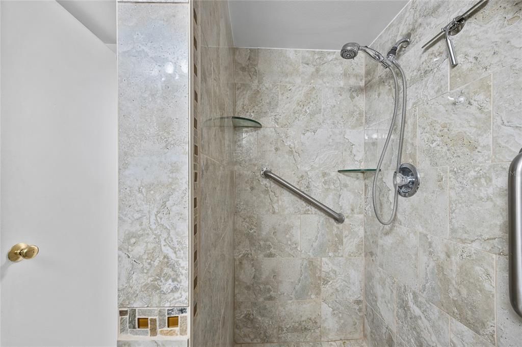 待售: $325,000 (2 贝兹, 2 浴室, 1050 平方英尺)